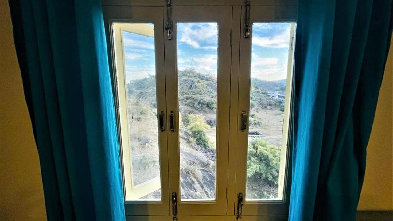 Shikhar Bunglow - A Stunning Valley View Bungalow In Mount Abu Bed & Breakfast Ngoại thất bức ảnh